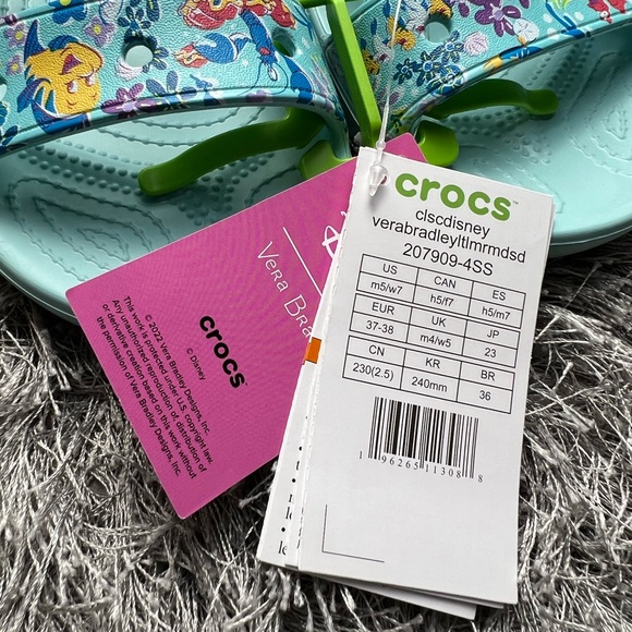 🧜🏻♀️Disney & Vera Bradley Ariel Crocs | Size 7 Brand New in Packaging🧜🏻♀️ - Picture 4 of 12